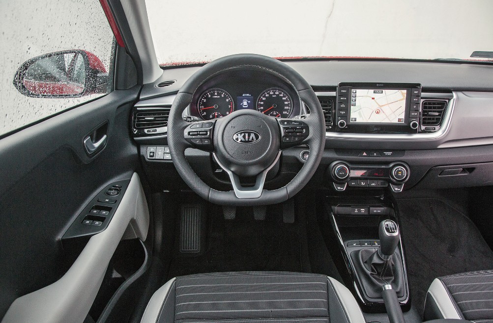 Niezłe materiały, dobre wyposażenie i prosta obsługa – w Kii Stonic przydałoby się jedynie lepsze wygłuszenie