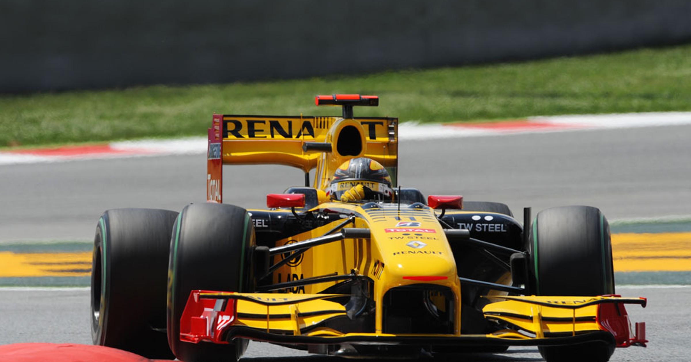 Przewodnik po N-GINE RENAULT F1 TEAM SHOW
