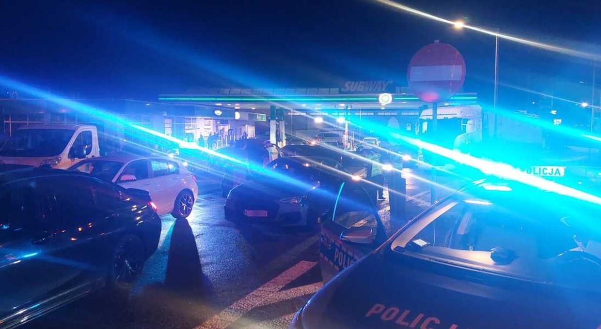 Policja walczy z nielegalnymi wyścigami w Krakowie. Podano dane