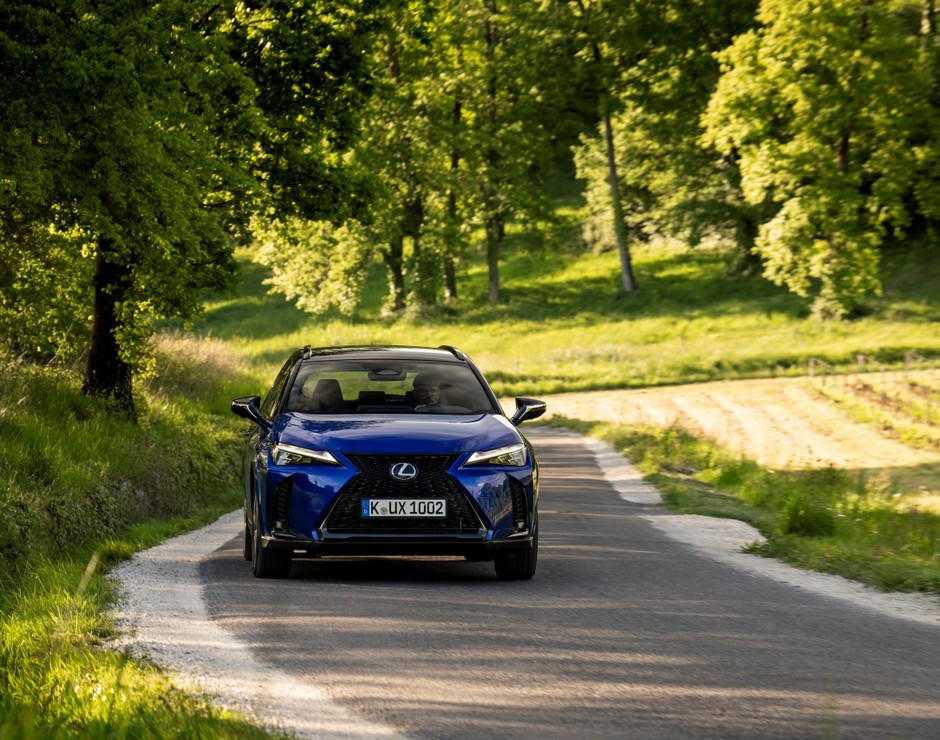 Lexus UX 2024