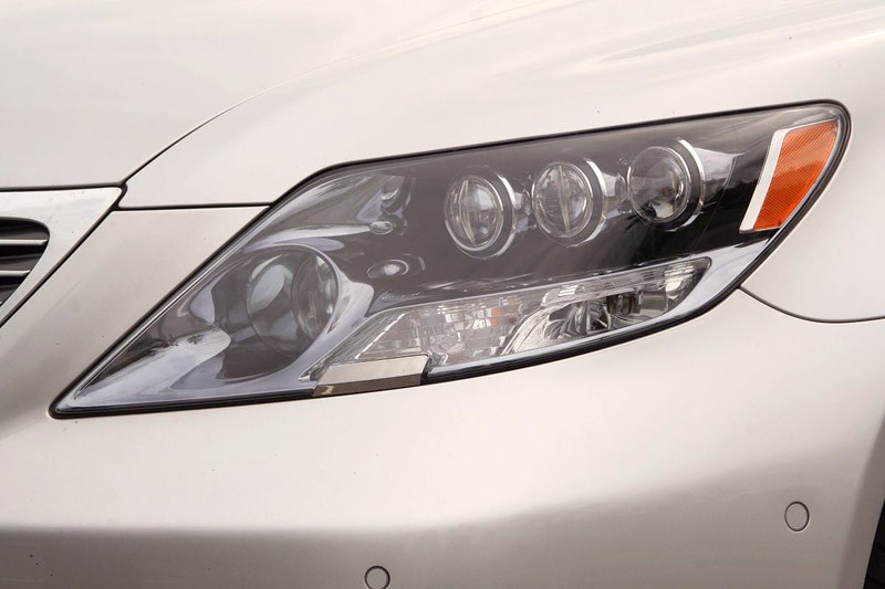Lexus: hybrydowe wersje modeli GS i LS z większym bagażnikiem