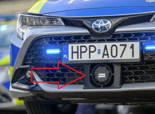 W zderzakach nowych radiowozów są takie czarne skrzynki. Nieprzypadkowo są z przodu