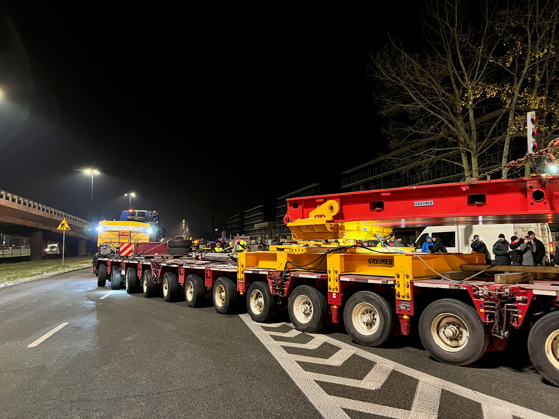 Transport gigantycznej maszyny TBM w Warszawie