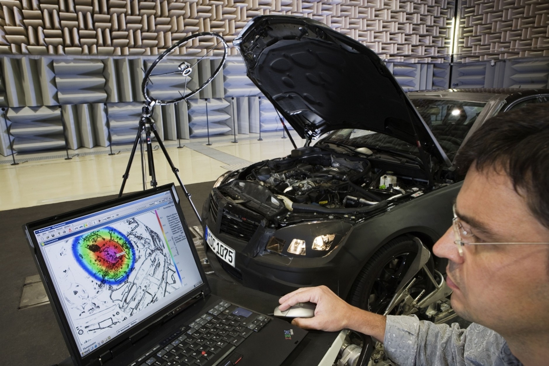 Kamery akustyczne wykorzystuje się nie tylko do sprawdzenia całej karoserii.