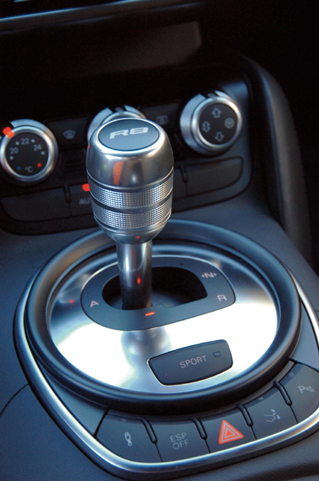 R8 4.2 FSI Quattro - Światła bledną