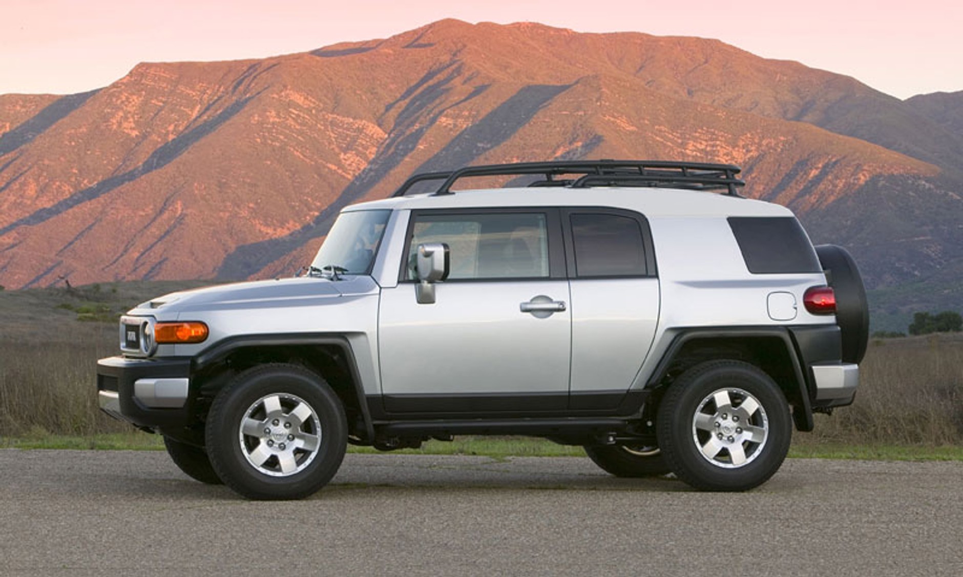 Toyota FJ Cruiser: zmodernizowany silnik dla modelu w stylu retro