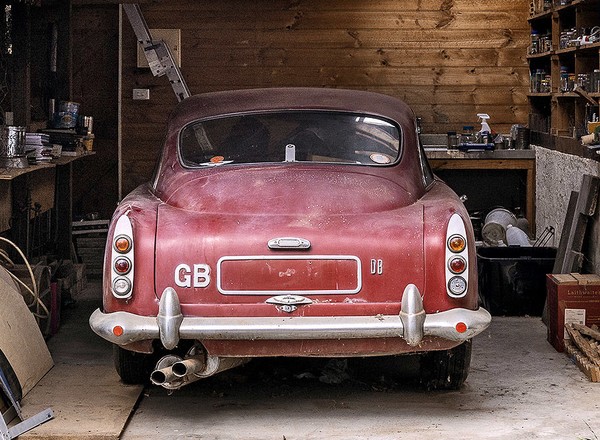 Aston Martin DB4 – zniszczony, a i tak wart fortunę