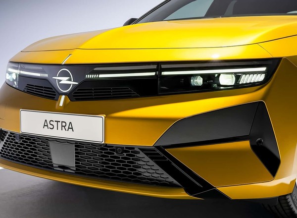 Nowy Opel Astra oficjalnie. Każdy znajdzie silnik dla siebie. Od elektryka po diesla