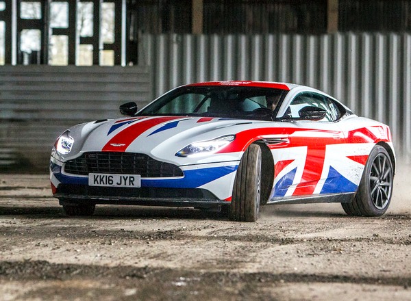 Aston Martin DB11 - szarmancki zadymiarz