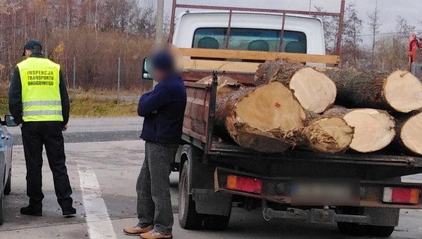 Kierowca przesadził z ładunkiem i alkoholem. Został zatrzymany po pościgu