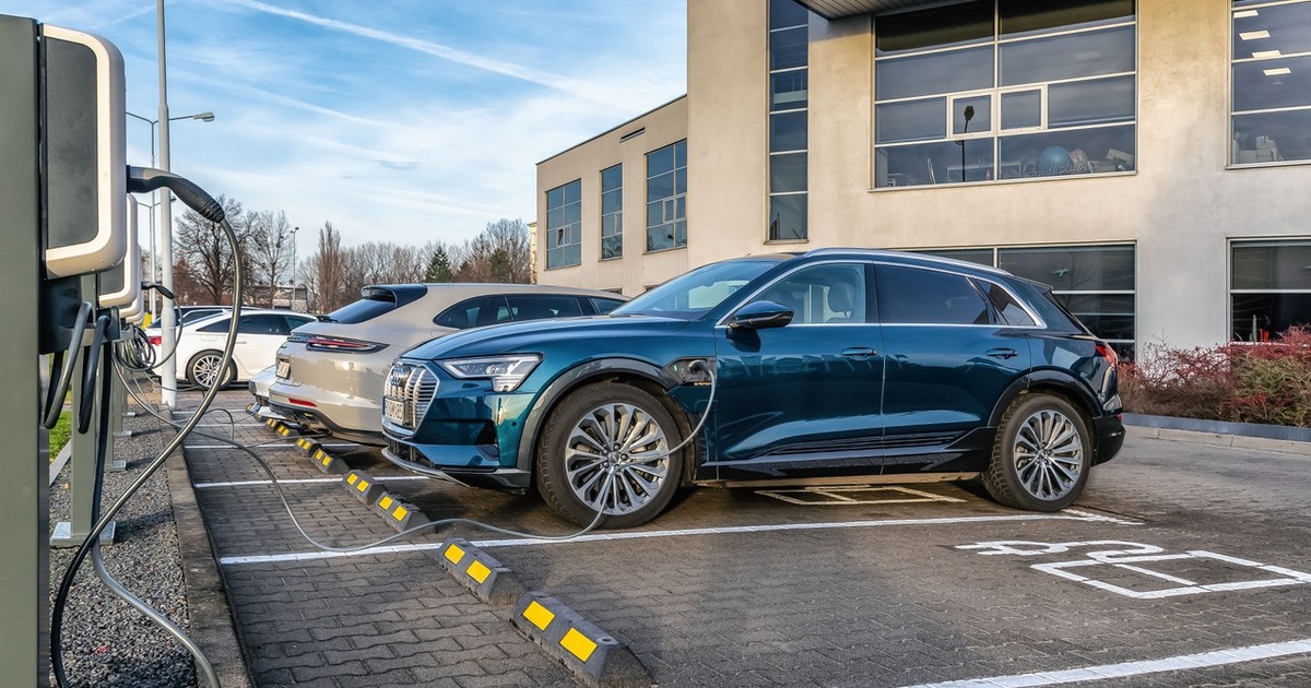 Czy już wkrótce wszystkie auta służbowe będą elektryczne?