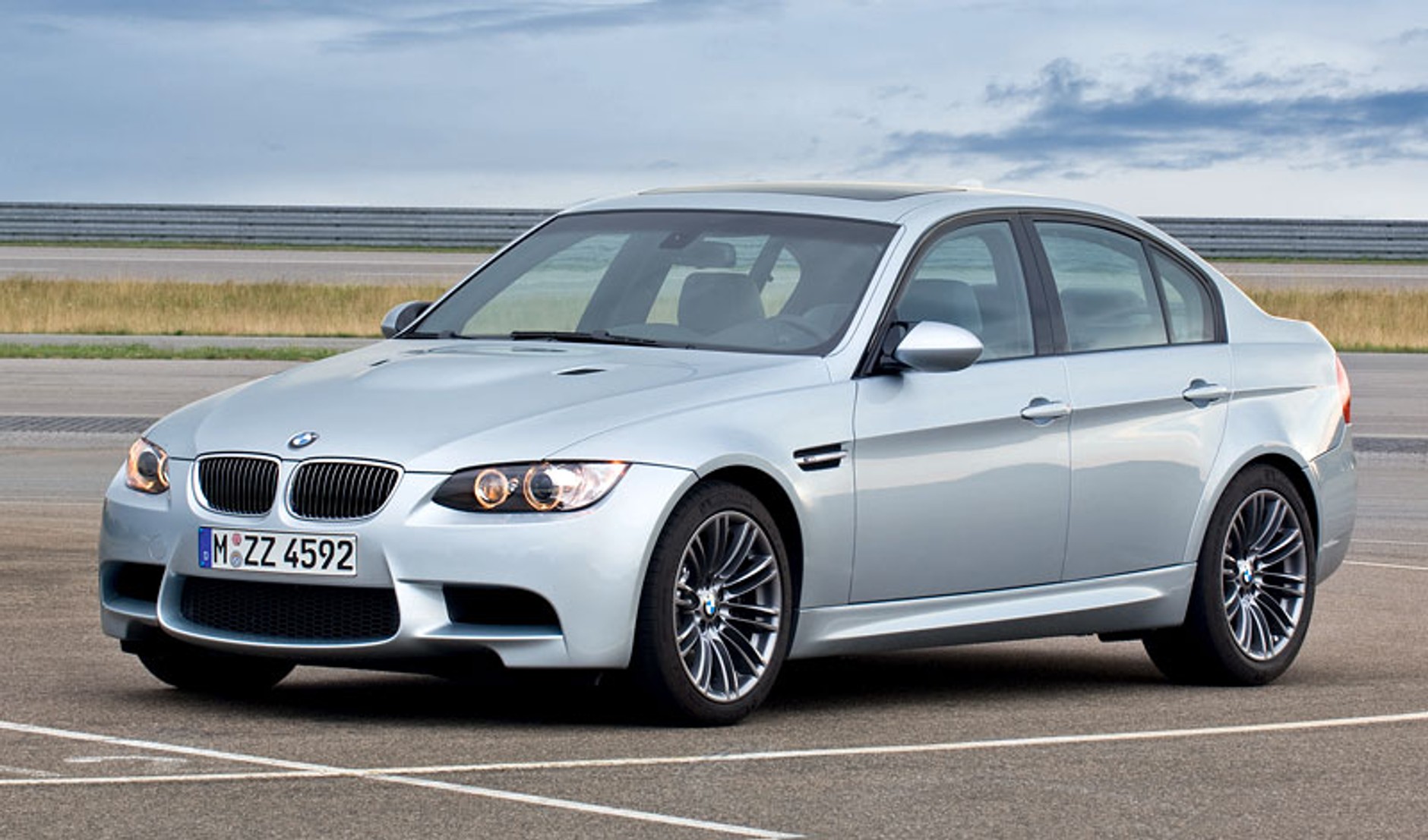 BMW M3 model 2009: zmiany wewnątrz i nowy tył