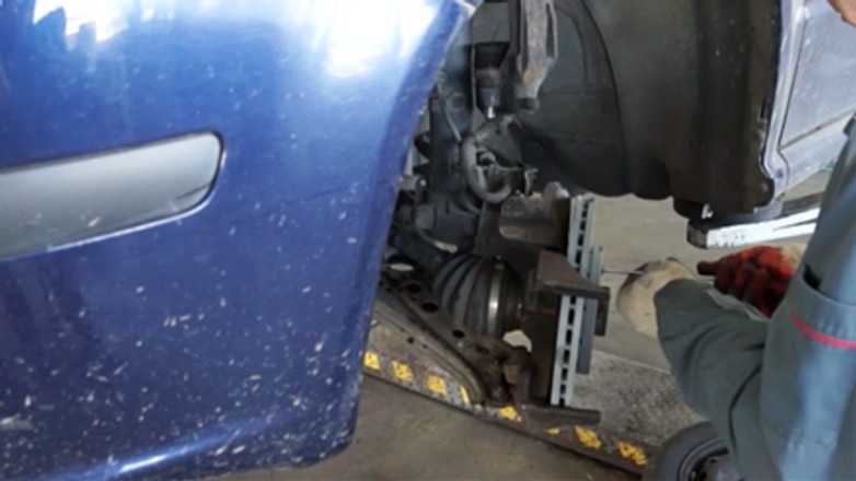 O czym pamiętać przy wymianie tarcz i klocków hamulcowych?