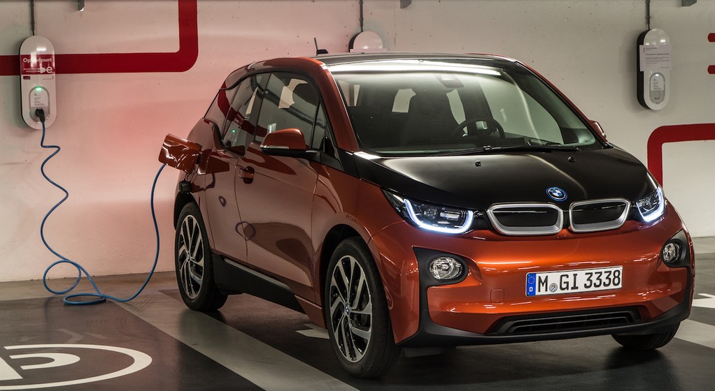 Ładowanie baterii samochodu elektrycznego