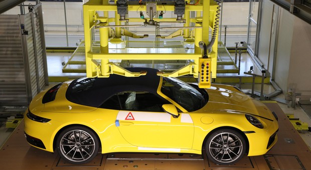 Możesz podejrzeć swoje auto podczas produkcji. Nowa usługa u niemieckiej marki
