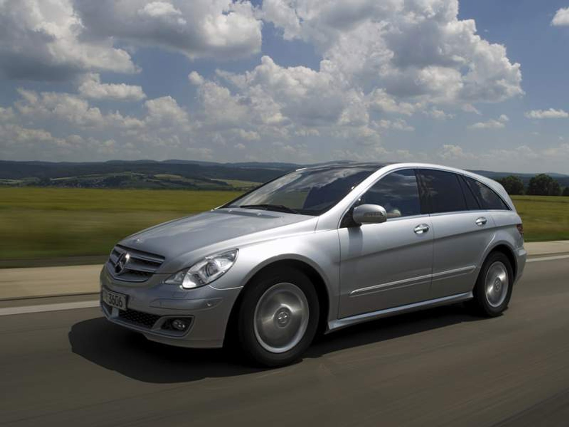 Mercedes-Benz R: dwa nowe modele i podwyższenie komfortu