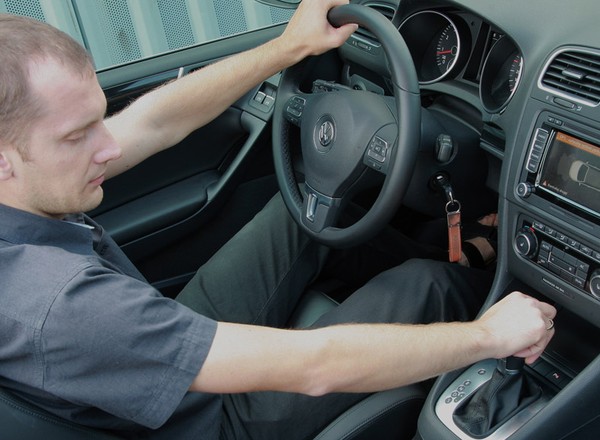 Jak jeździć z automatyczną skrzynią biegów?