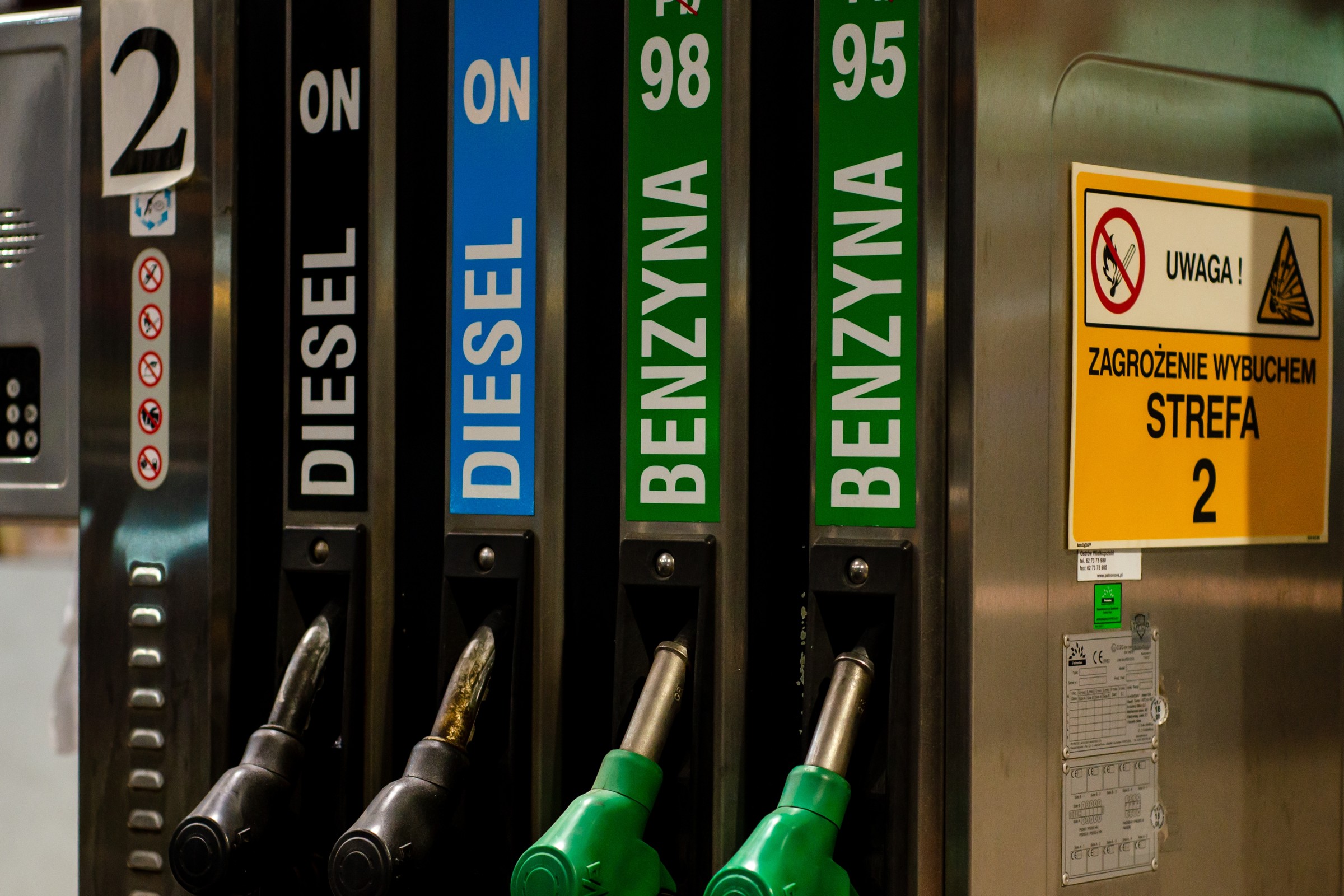 Nowe paliwo od 16 listopada na stacjach. Nie ma powodów do obaw, to prezent dla aut na zimę