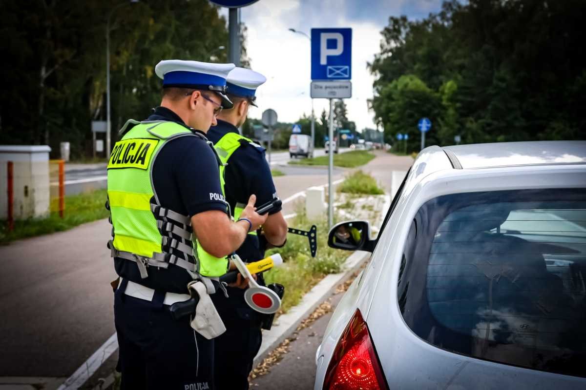 Przy szkołach posypią się mandaty