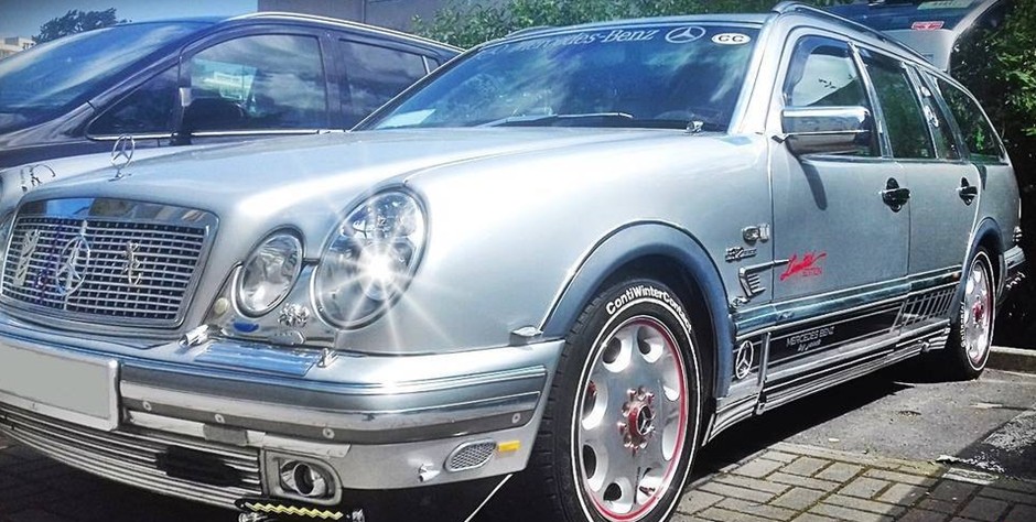 Mercedes E S210 "okularnik" - oszpecony z miłości, jest na sprzedaż