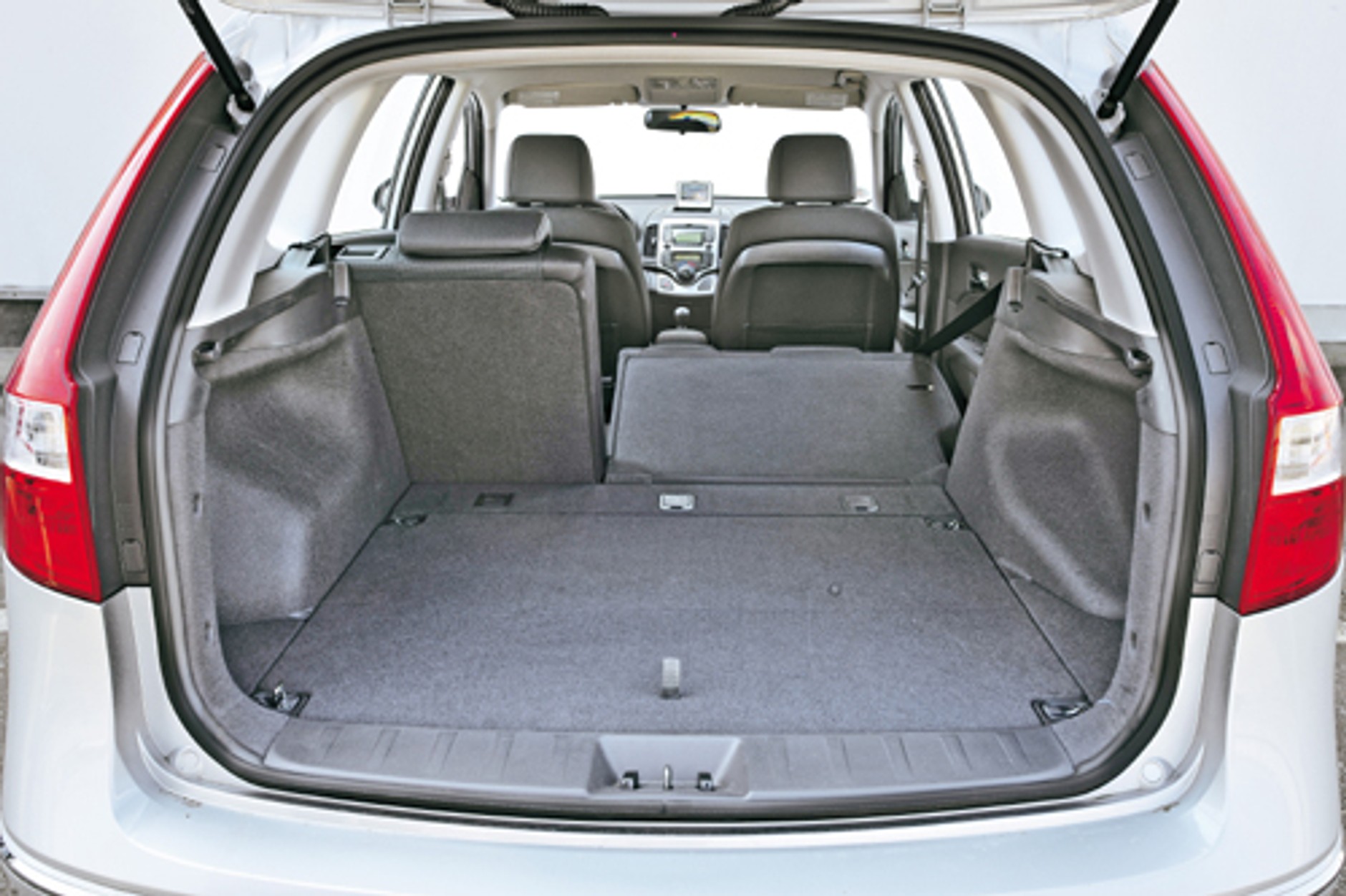 Hyundai i30 CW kontra VW Golf Variant i Peugeot 308 SW - Golf poważnie zagrożony