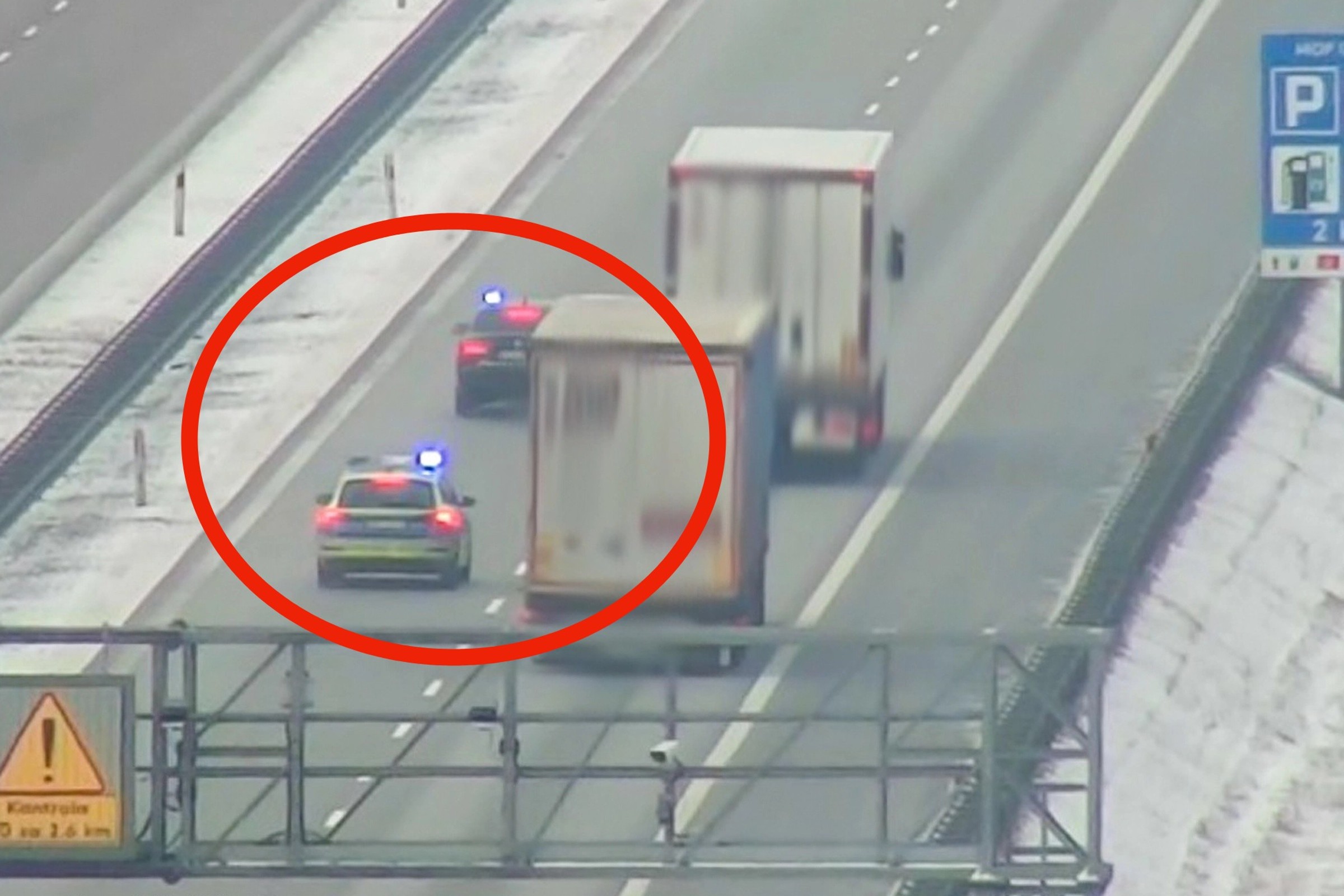 Policjanci sprawdzali kierowców ciężarówek na A2. Używali drona [WIDEO]