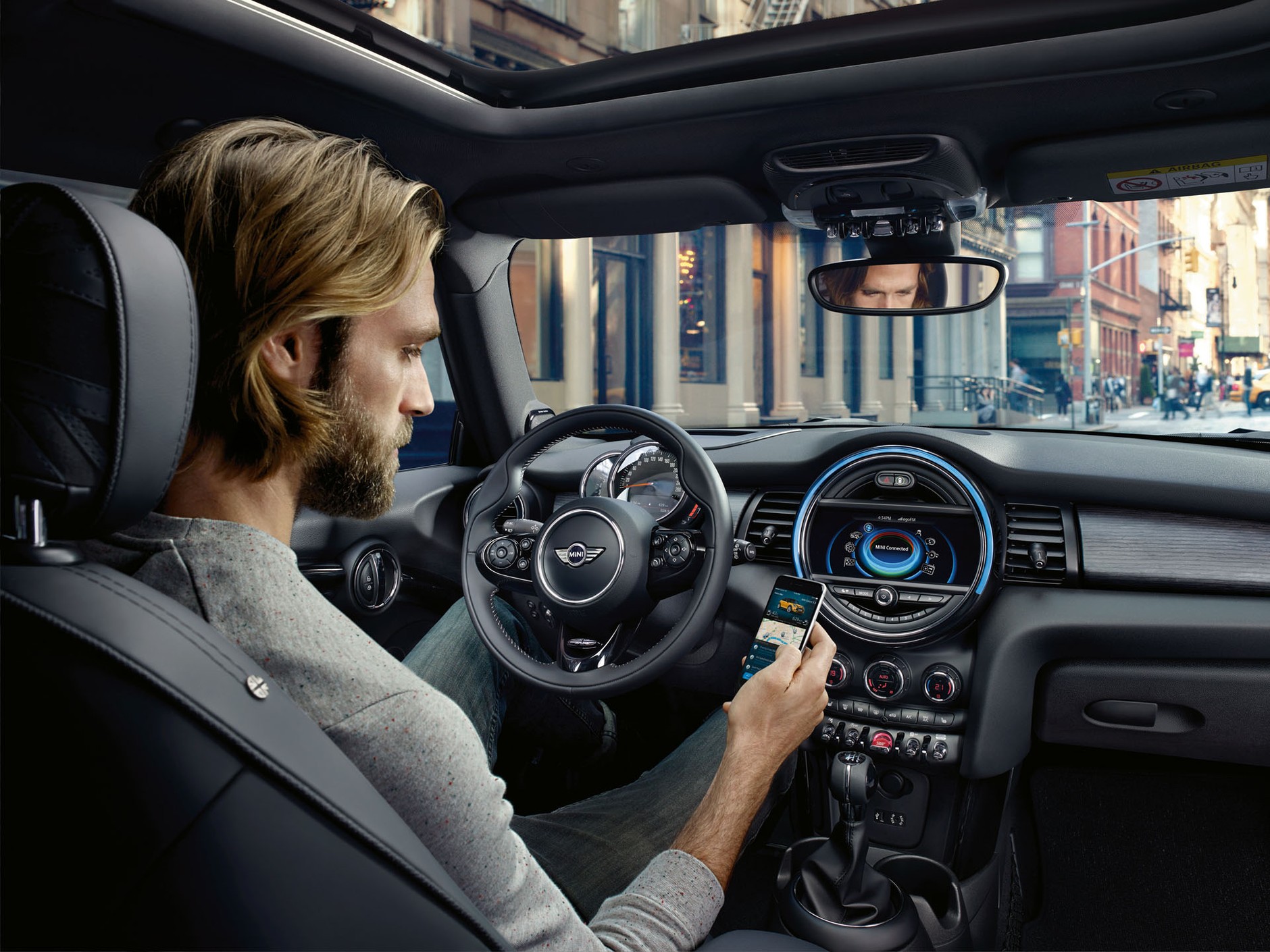 Mini - w stałym kontakcie z technologią