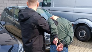Szalał po ulicach, próbując rozjeżdżać pieszych. Jest akt oskarżenia