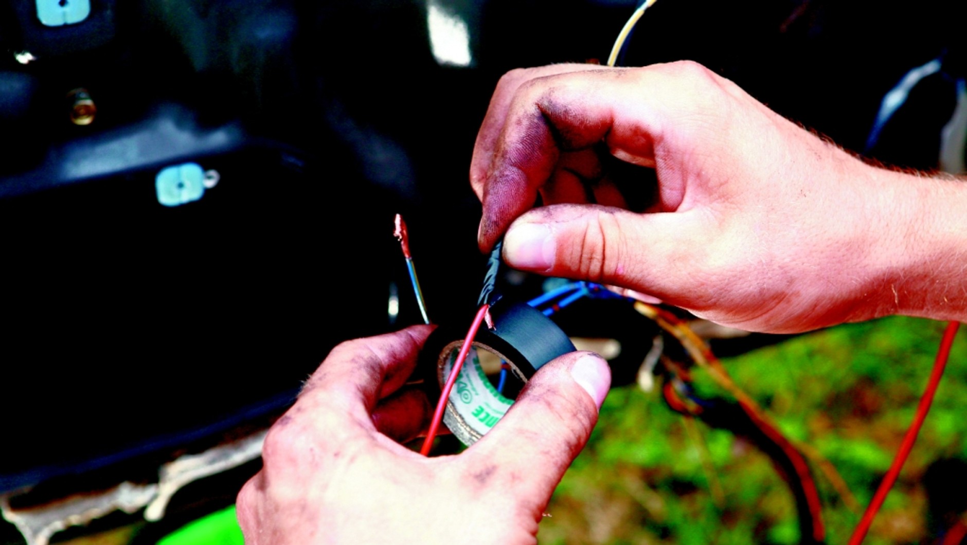 Elektryka szyb, krok po kroku - pokazujemy jak zamontować elektrycznie sterowane szyby