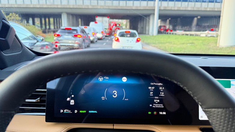 W wyświetlaczu przed kierowcą wszystko się odbija