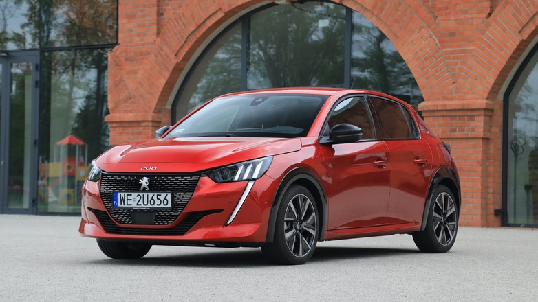 Peugeot 208 to jedne z samochodów napędzanych silnikiem 1.2 PureTech. Był on montowany w samochodach przez ponad 10 lat i na rynku są ich miliony