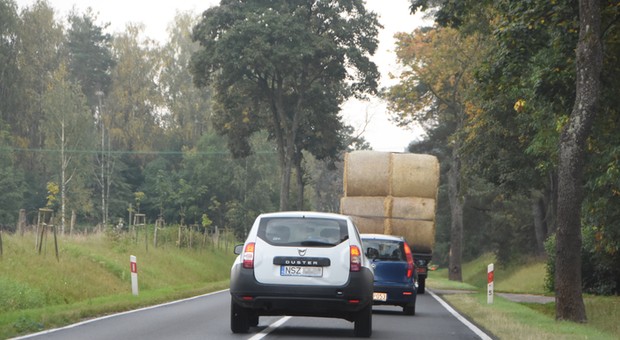 Czy można wyprzedzać na podwójnej ciągłej?