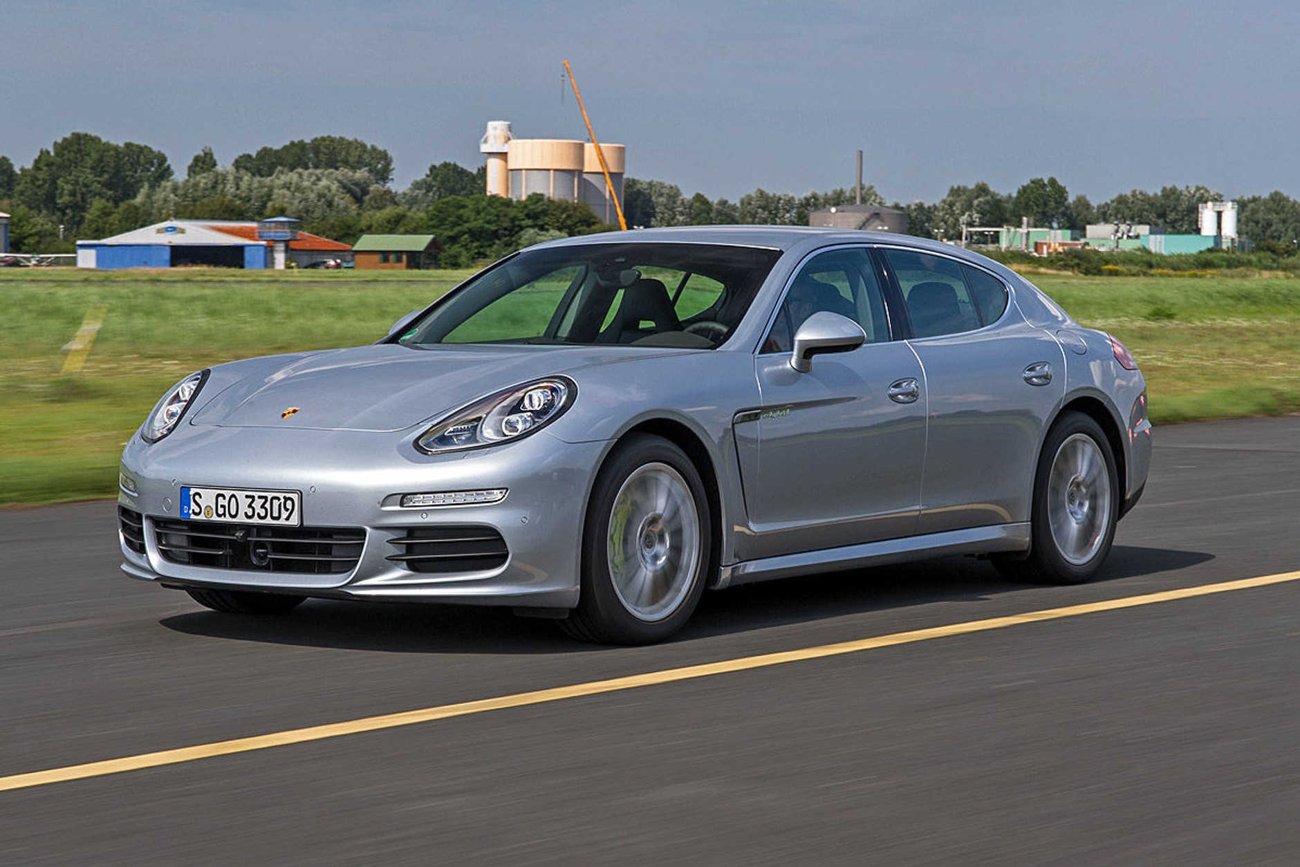 Porsche Panamera S Hybrid (333 KM)
