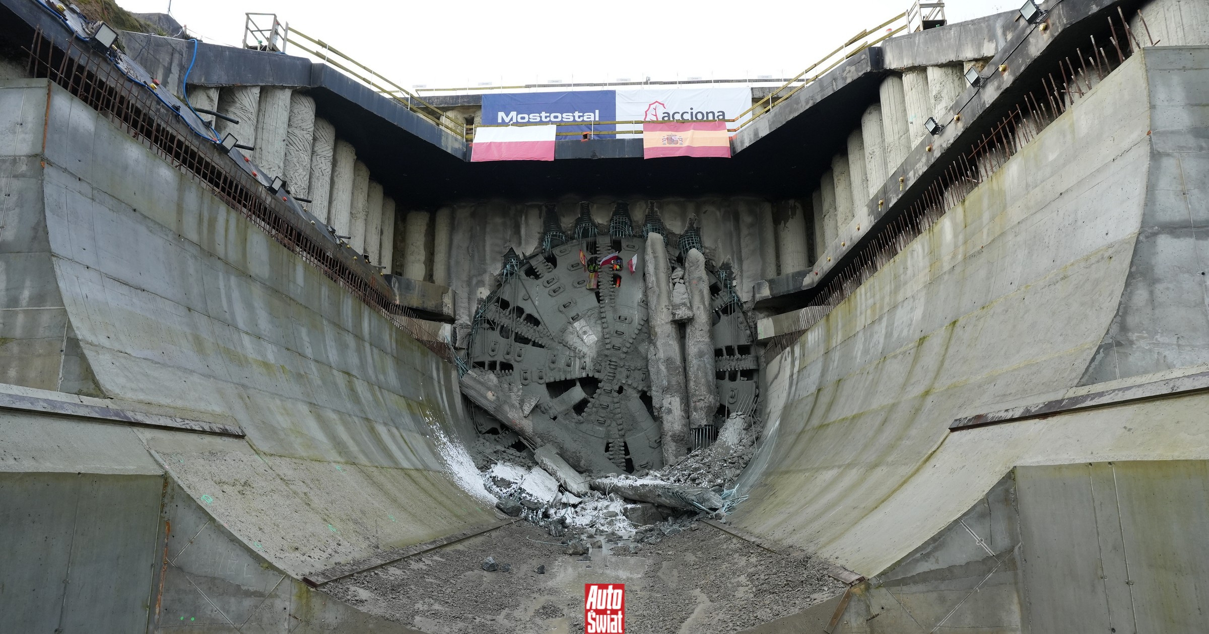 Karpatka TBM przebiła tunel na S19. Pierwsza nawa odhaczona. Co dalej?