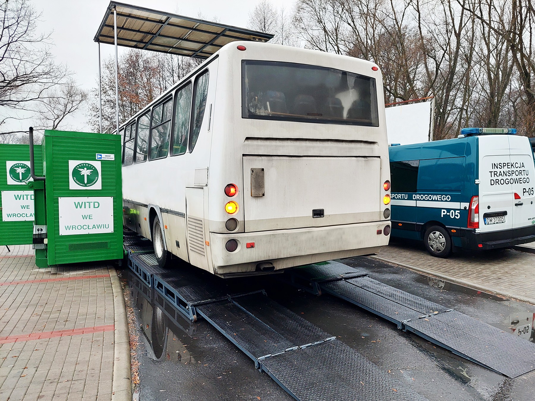 Inspektorzy ITD wycofali z ruchu połowę ze skontrolowanych autobusów