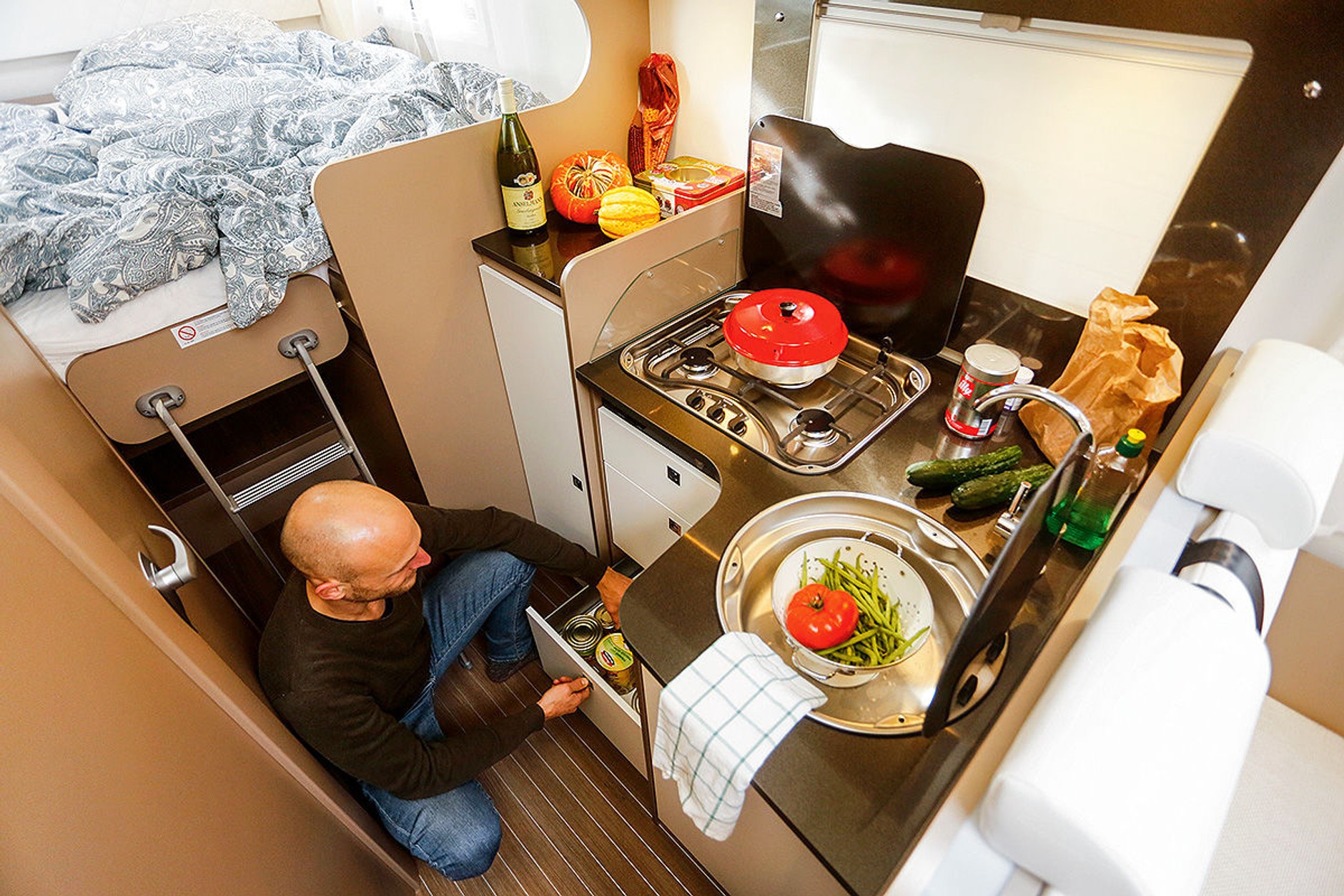 Porównanie czterech rodzajów kamperów (Etrusco I 6900 S)