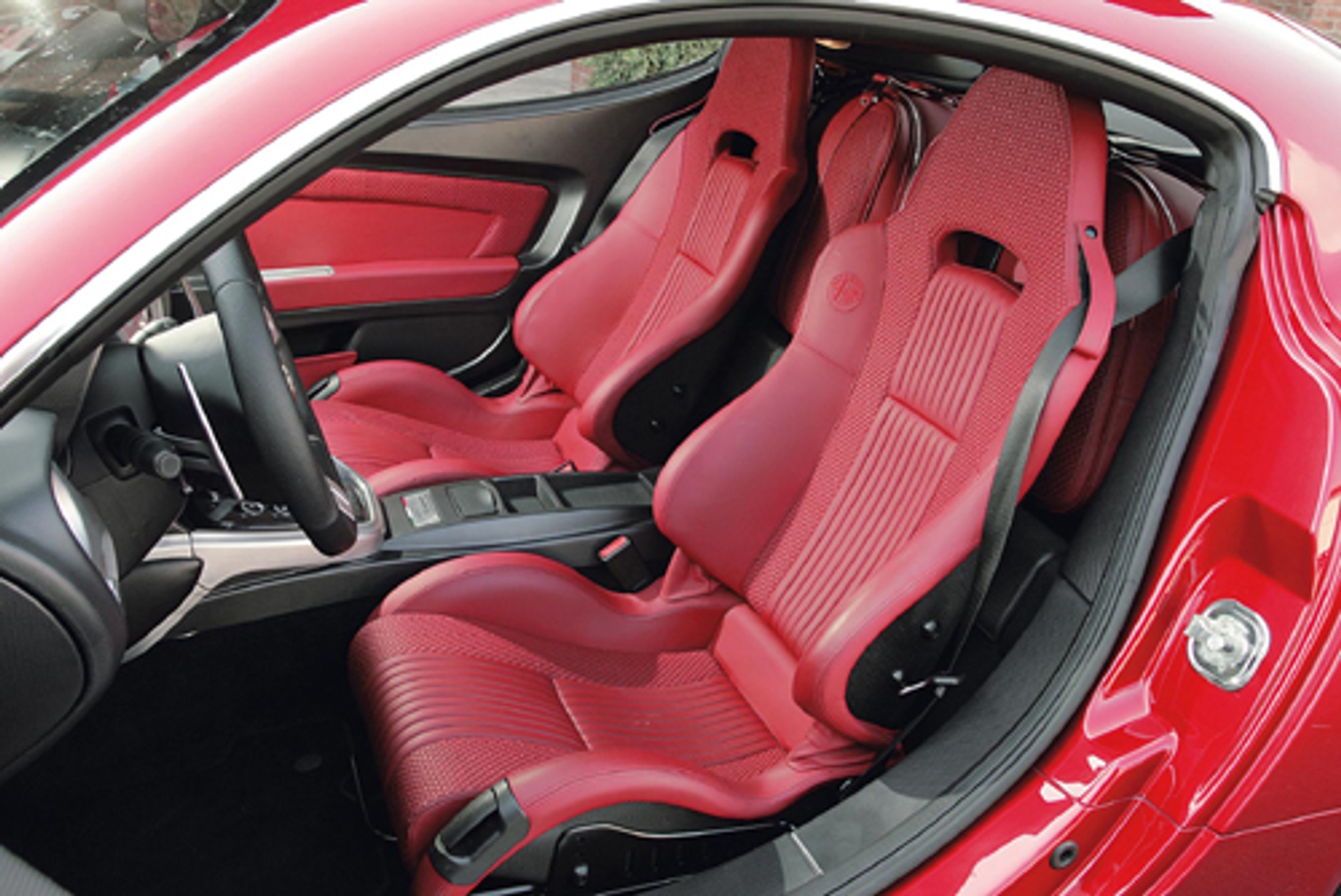 Alfa Romeo 8C Competizione - Drżyj Ferrari, Alfa nadchodzi!