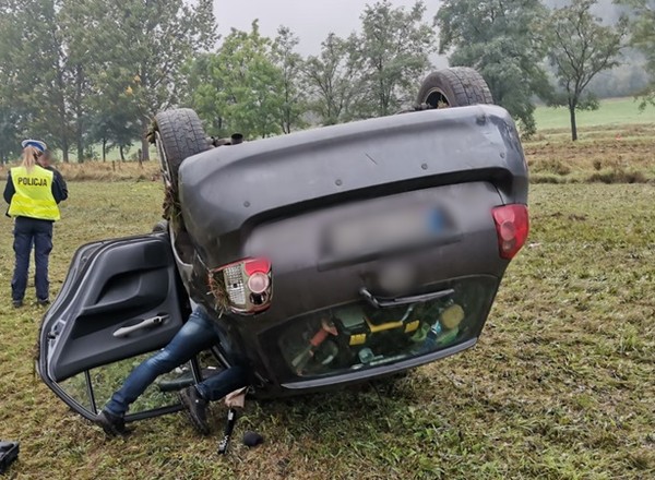 Kolizja lub wypadek drogowy. Policjanci przypominają, jak się zachować