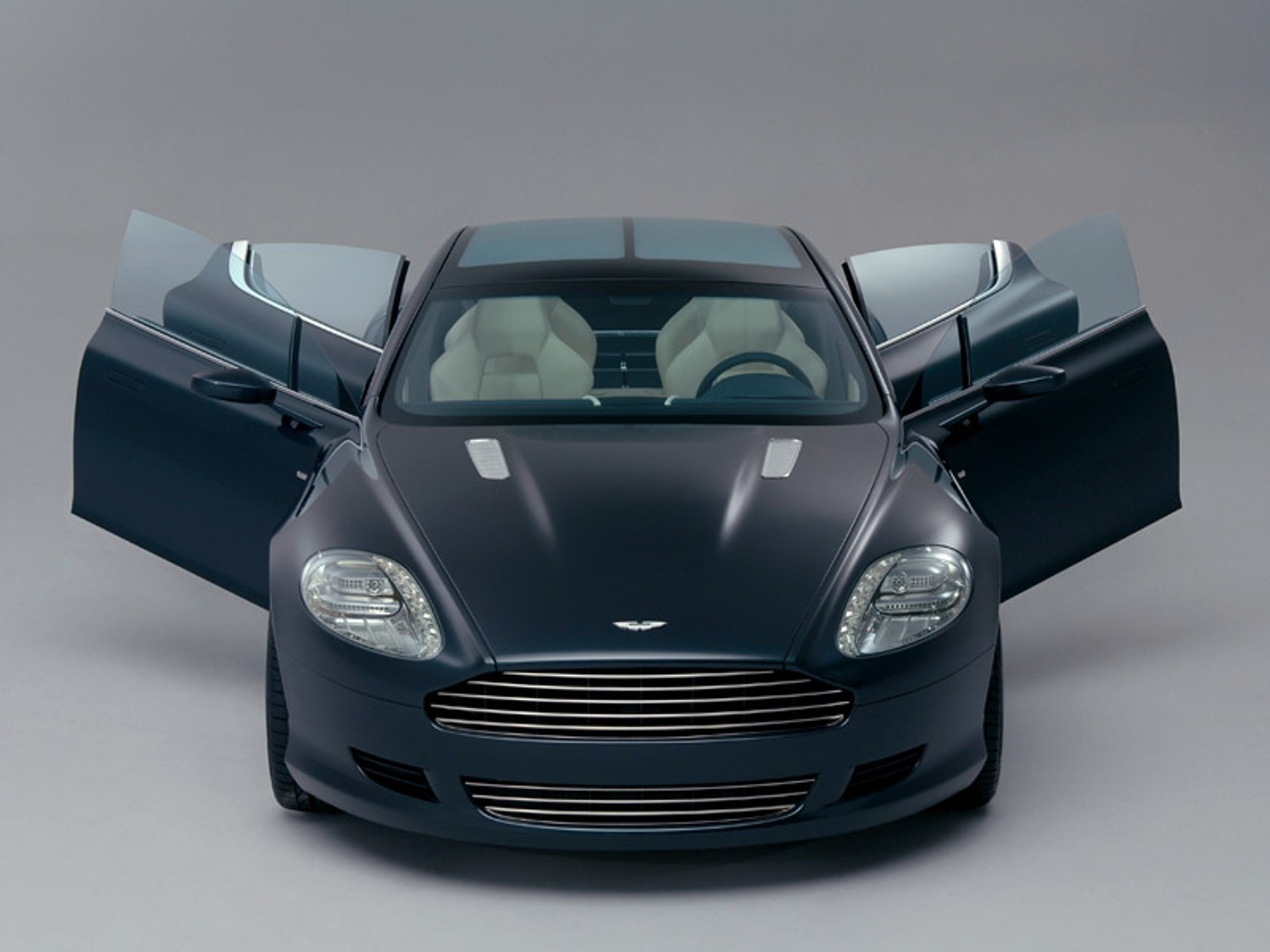 Genewa 2008: Aston Martin Rapide potwierdzony, produkcją zajmie się Magna Steyr