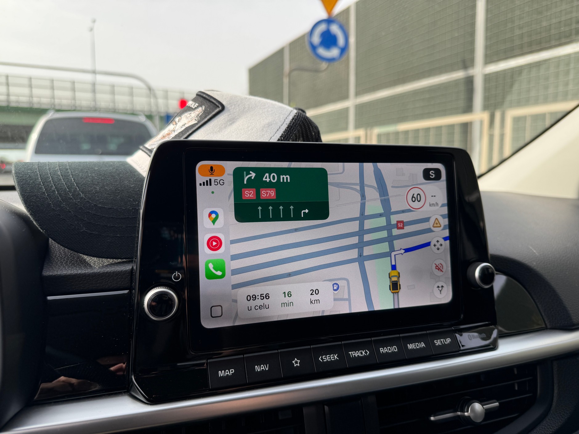Google Maps w Apple CarPlay