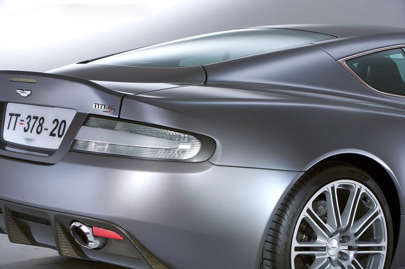 Aston Martin DBS – teoria spisku