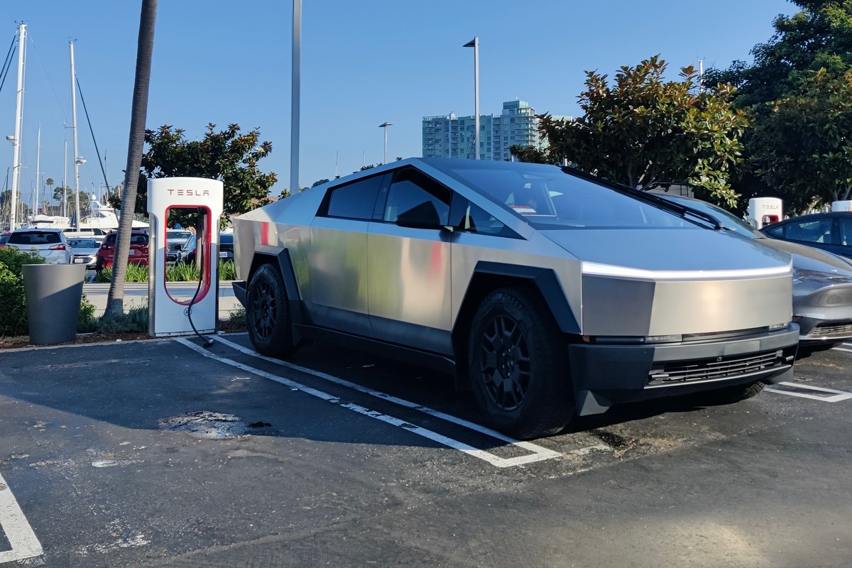Tesla przerywa produkcję dwóch modeli. To już trzeci raz na przestrzeni roku