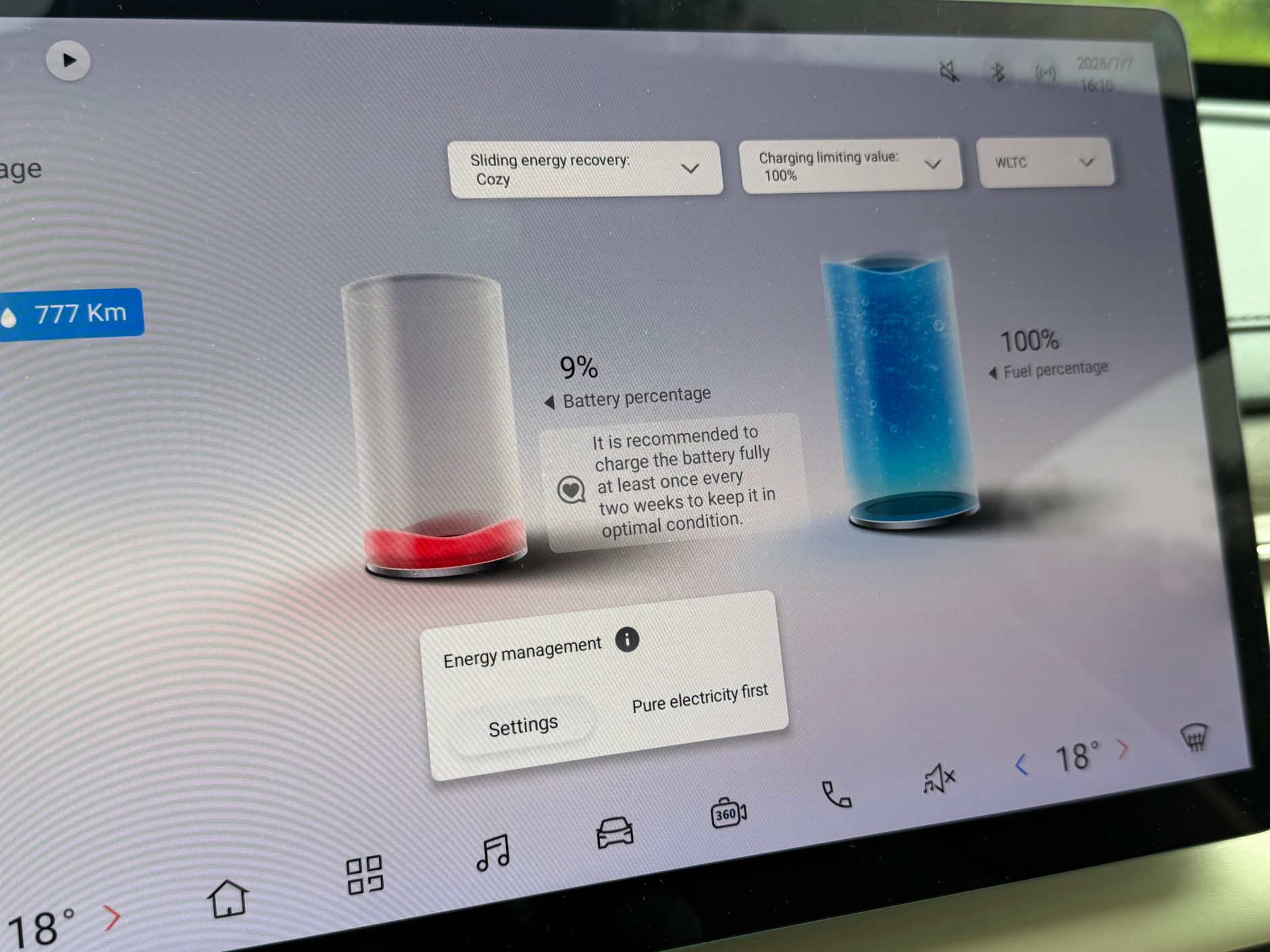 W niektórych samochodach z napędem hybrydowym plug-in, w tym, w REEV-ach, akumulator trakcyjny musi być regularnie ładowany, inaczej ryzykujemy jego usterką.