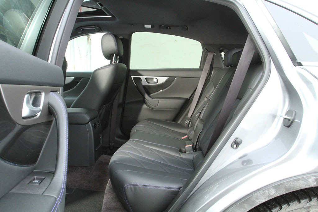Infiniti QX70