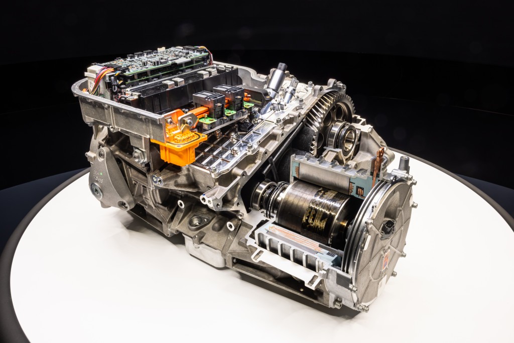 Elektryczne Ferrari - Luce - jeszcze nie zostało zaprezentowane. Włosi jednak podsycają powoli atmosferę przed majową premierą, pokazując m.in. układ napędowy