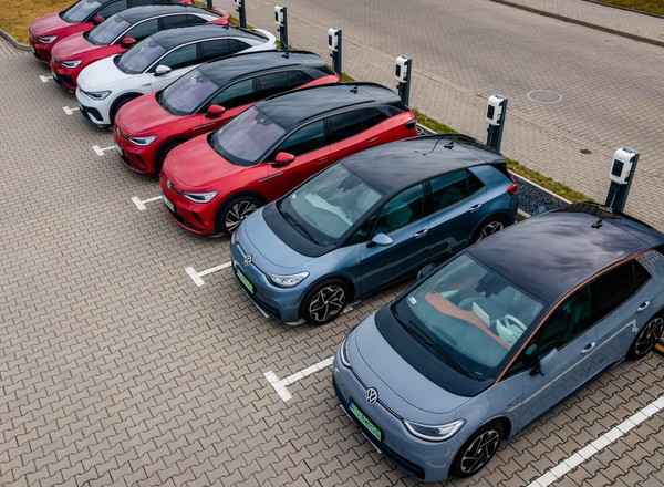 Nowe auto tańsze nawet o ponad 90 tys. zł. Poszukaliśmy okazji na rynku