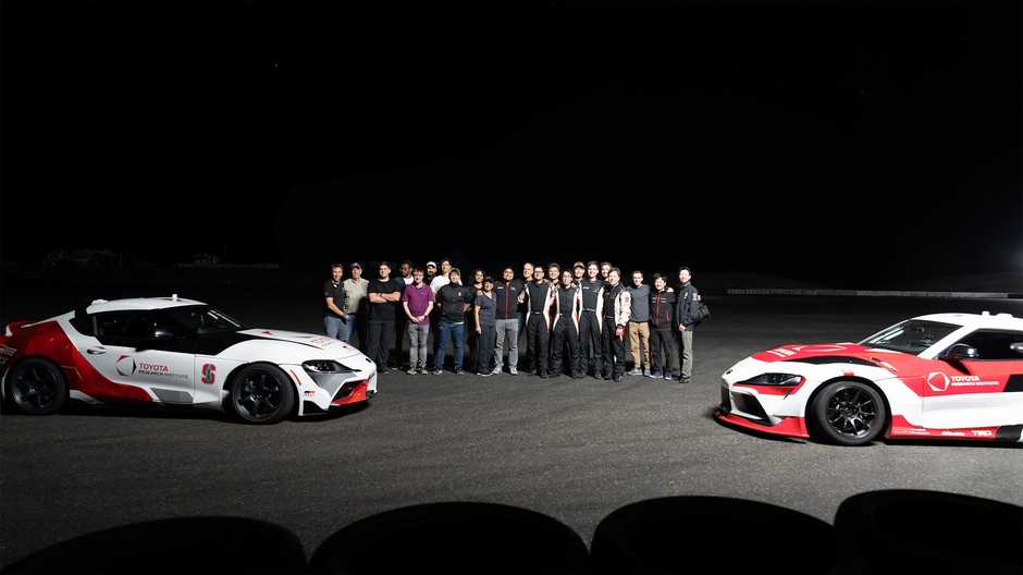 Toyota GR Supra – autonomiczne driftowanie w parach