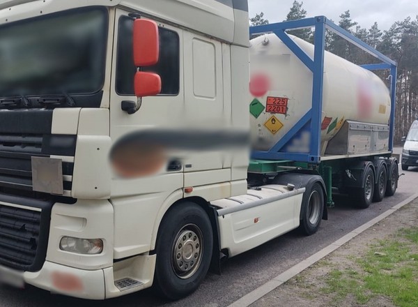 Białoruski kierowca ciężarówki zmieniał się na trasie w Rosjanina. ITD go przejrzała