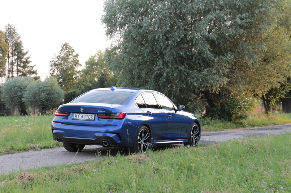 BMW 330i