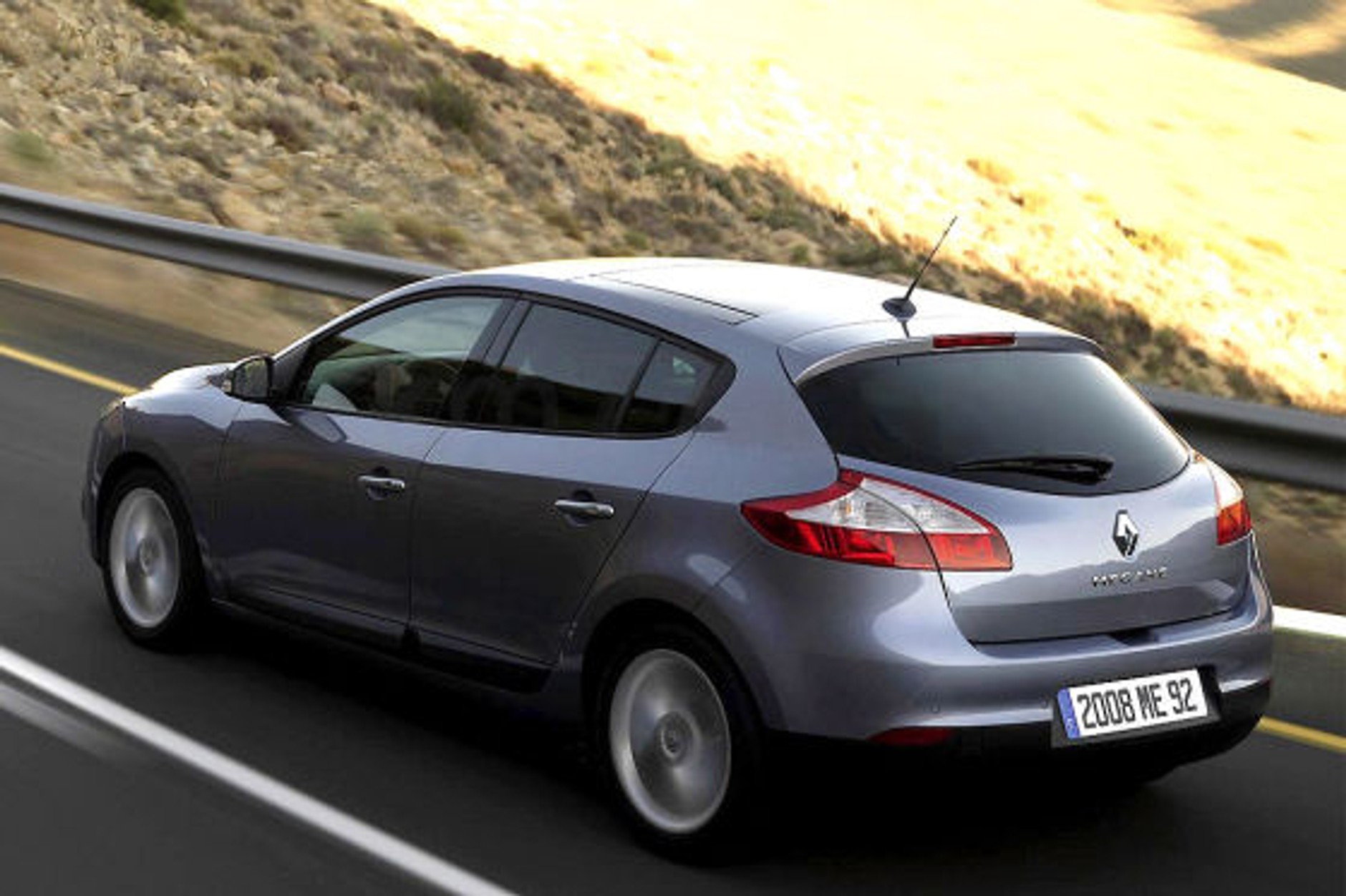 Paryż 2008: nowy Renault Megane - pierwsze zdjęcia przed premierą